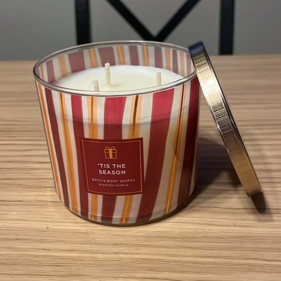 Bath & Body Works 3 Wick Candle. Tis The Season. - Picture 2 of 3